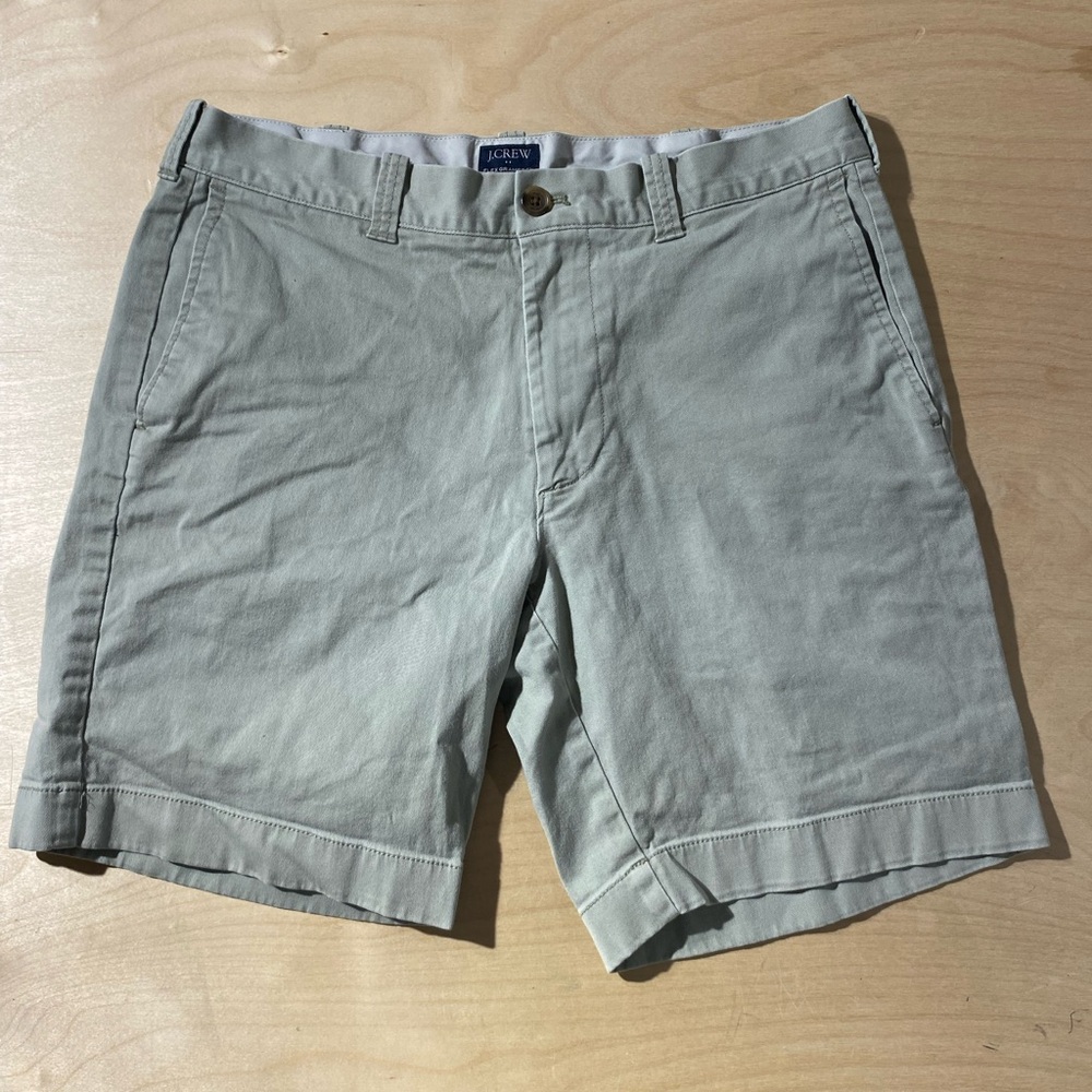 J. Crew Men’s Flat Front Chino Shorts in Gray